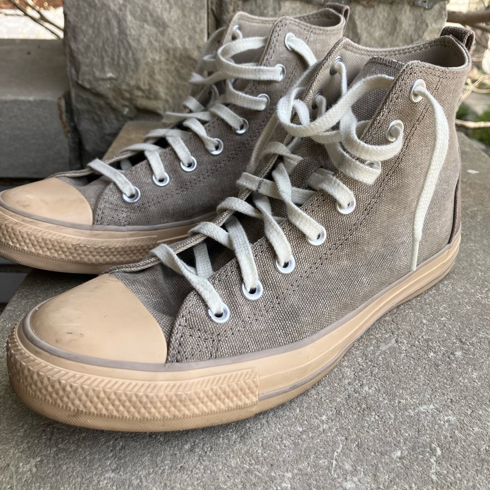 Converse High Tops (Sz 9M/11W)